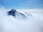 22-il monte Grem buca le lattiginose brume.